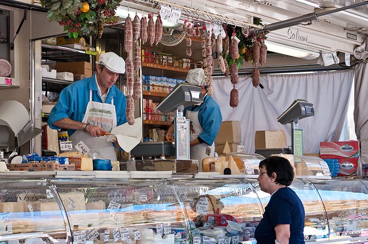 How to Navigate an Italian Market