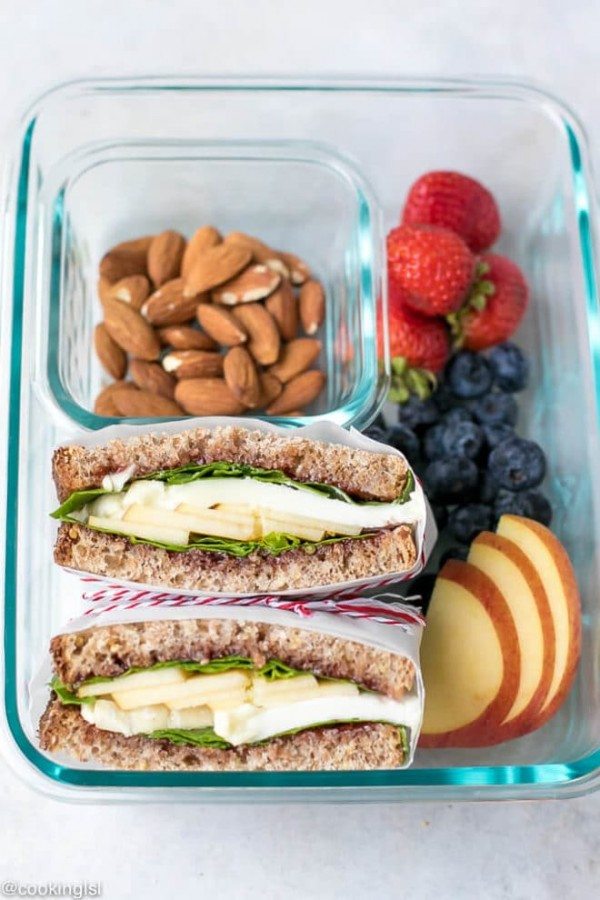 Perfect Packed Lunch: Apple, Spinach and Goat Cheese Sandwich