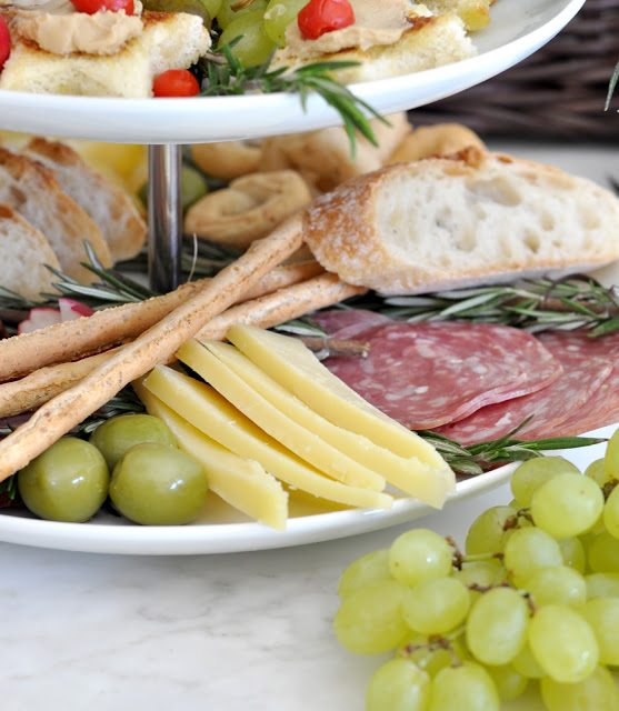 How to Create an Elaborate Charcuterie Spread