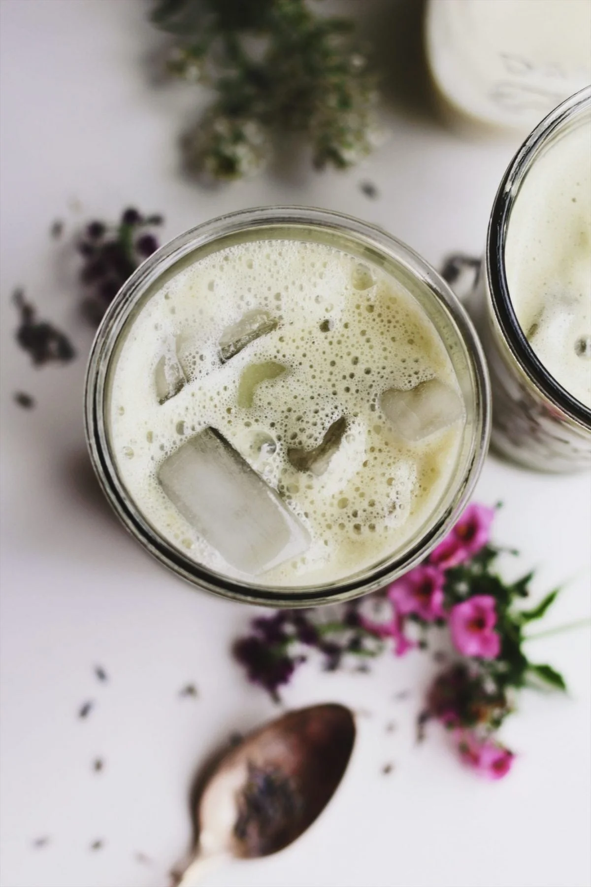 Iced Lavender Lattee, ice, Lavandula, coffeemaker, milk