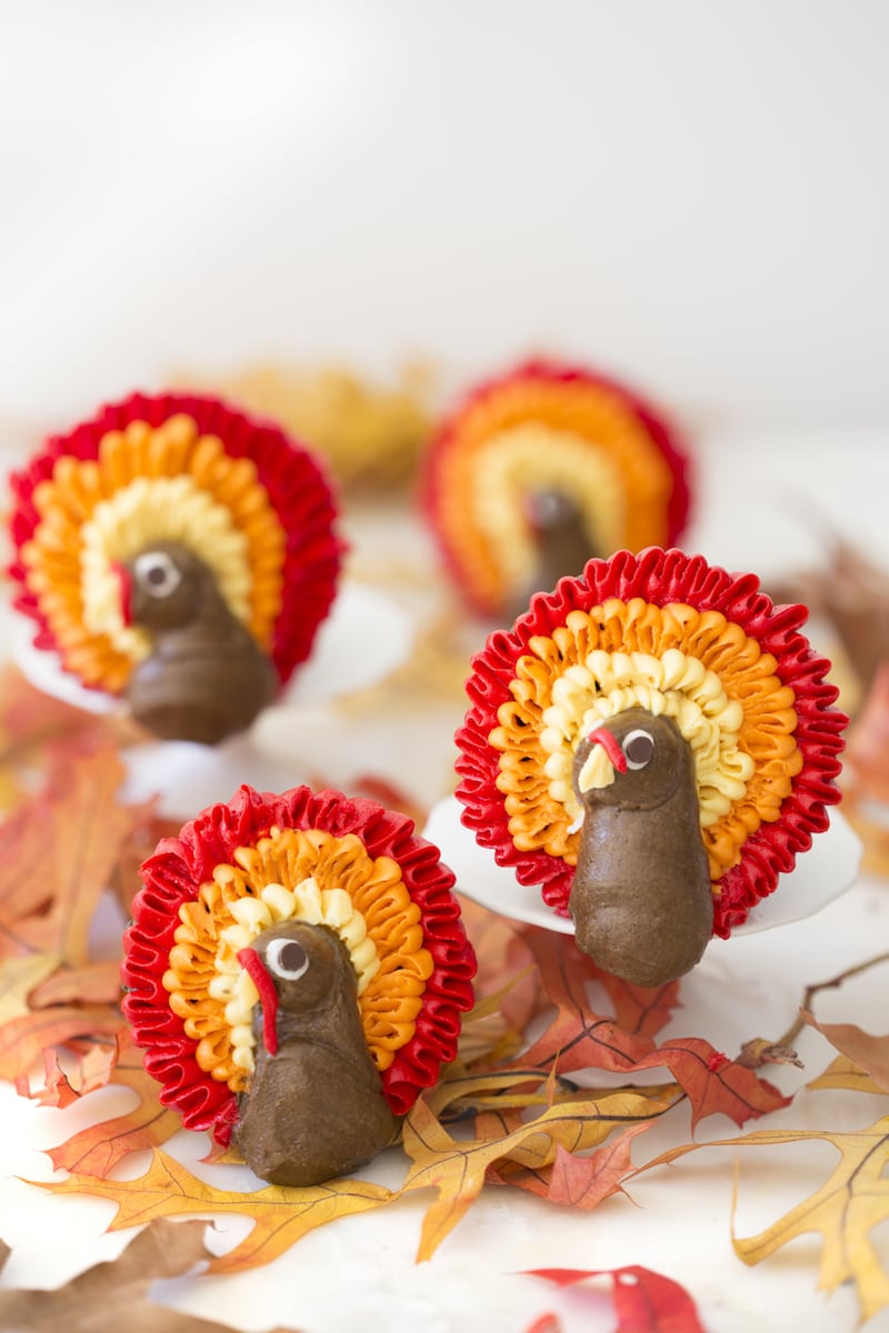 How to Make Festive Cupcakes Decorated Like a Turkey and ...