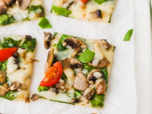 Easy Spinach and Mushroom Cauliflower Pizza – very quick to make with Green Giant’s Cauliflower Pizza crust, cheese, fresh spinach and mushrooms. Perfect for a healthier, effortless meal.