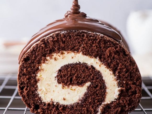 A simple recipe for the most indulgent chocolate Swiss roll. With a moist and decadent gluten free chocolate sponge, a mascarpone whipped cream filling, and a super luscious chocolate ganache glaze. This is, without doubt, every chocolate lover’s dream come true.