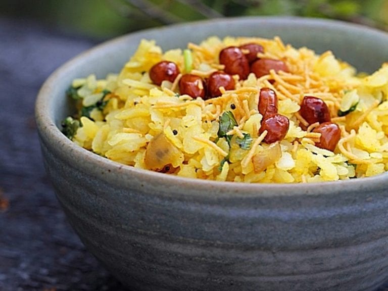 healthy-benefits-of-flattened-rice-popular-indian-breakfast-gofooddy