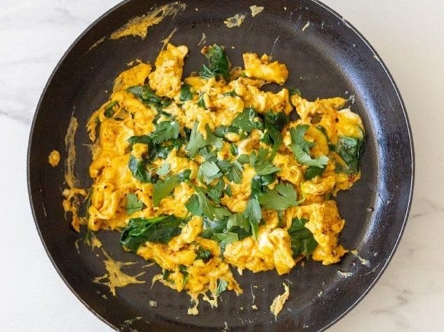 These turmeric scrambled eggs with spinach are simple, healthy and will make a yummy addition to your breakfast bowl or are great on their own.