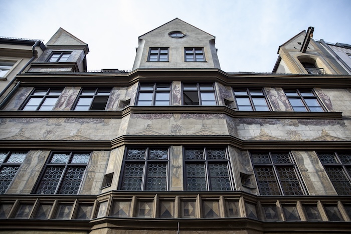 Tohru in der Schreiberei is located in the oldest Munich townhouse. Photo by Oliver Forstner.