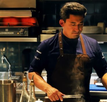 Tohru Nakamura cooking at his two wtarred restaurant in Munich