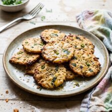 Baked Onion Crackers-image